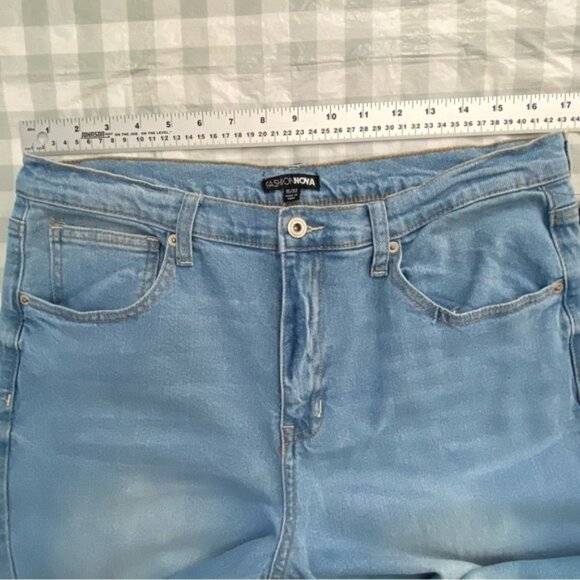 Fashion Nova blue jeans high rise straight leg light wash stretch size 15 or 32 - Picture 8 of 13